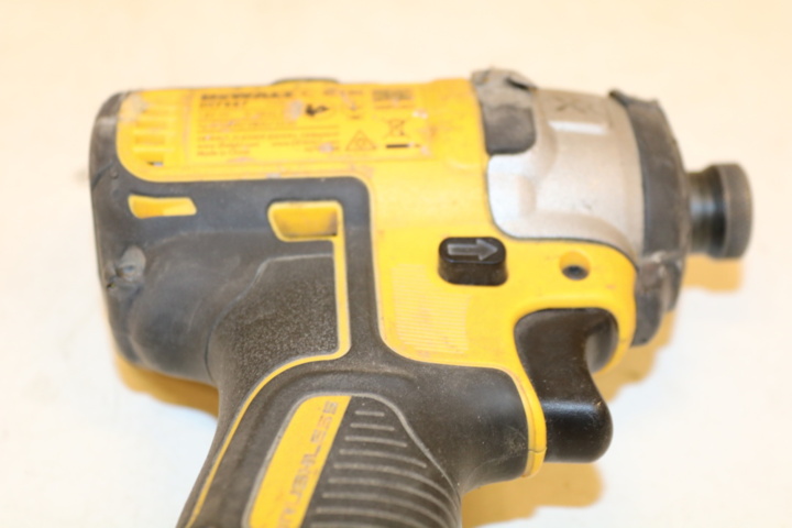 1416771-14 DeWalt paket med 2 maskiner