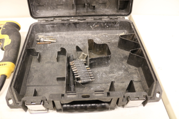 1416772-16 DeWalt paket med 2 maskiner