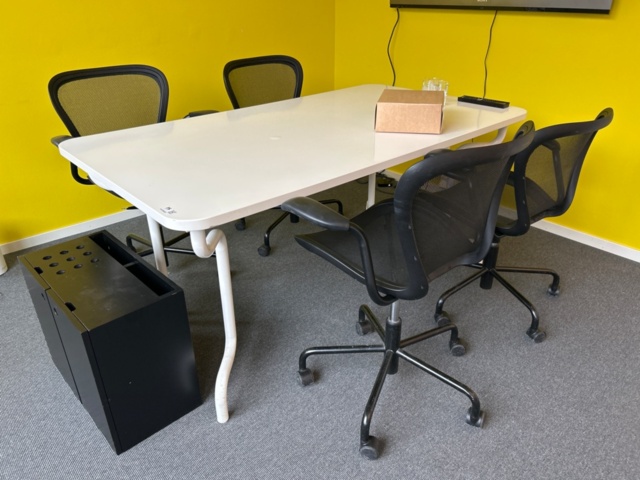 1410923-2 Office furniture - Tables, Apple TV, etc