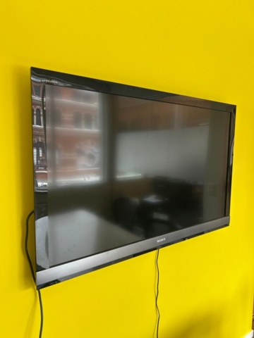 1410923-6 Office furniture - Tables, Apple TV, etc