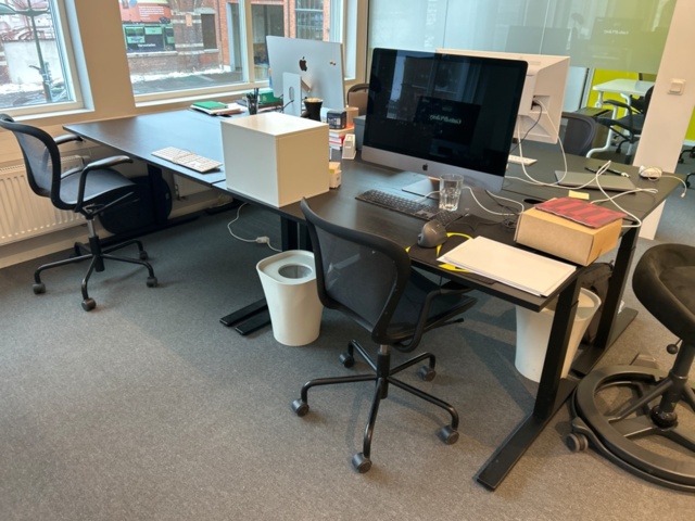 1410924-2 Office furniture - Desks, office chairs and filing cabinets