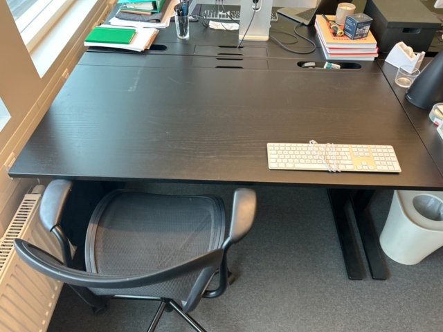 1410924-3 Office furniture - Desks, office chairs and filing cabinets