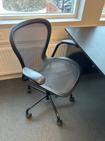 1410924-4 Office furniture - Desks, office chairs and filing cabinets