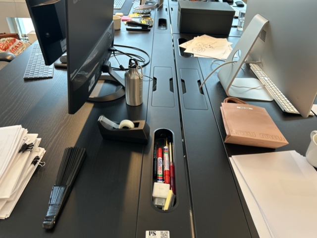 1410925-3 Office furniture - Desks, chairs and filing cabinets