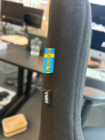 1410925-6 Office furniture - Desks, chairs and filing cabinets