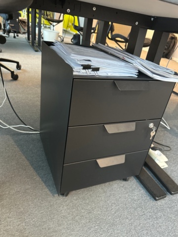 1410925-7 Office furniture - Desks, chairs and filing cabinets