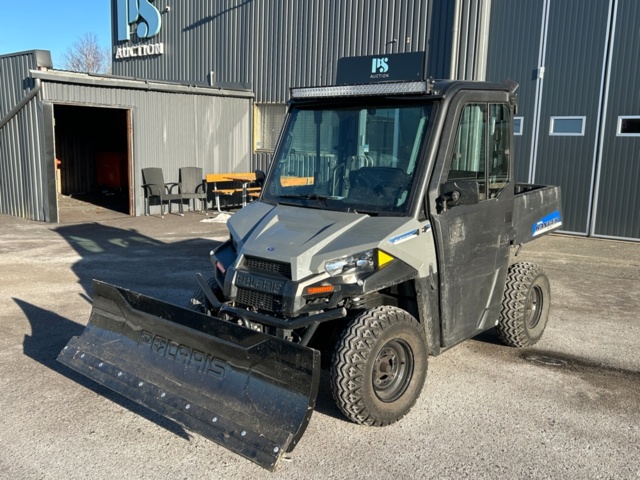 1427578-3 Elektriskt terrängfordon med plogblad, vinsch och dragkrok - Polaris Ranger EV -2021