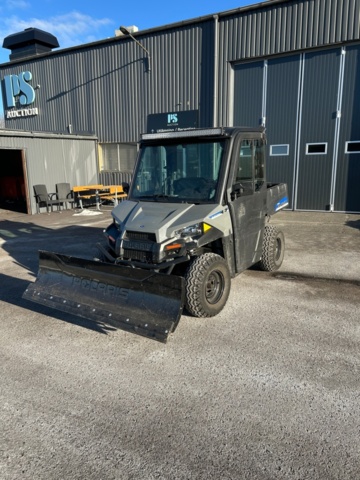 1427578-6 Elektriskt terrängfordon med plogblad, vinsch och dragkrok - Polaris Ranger EV -2021