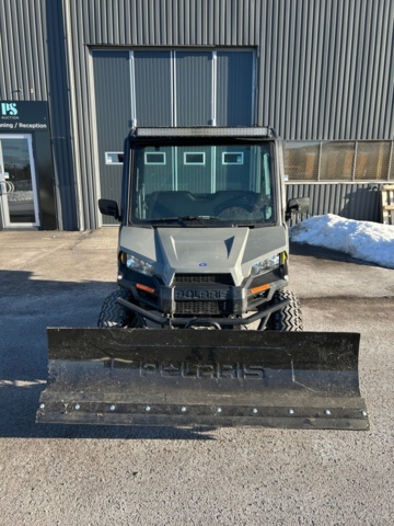 1427578-8 Elektriskt terrängfordon med plogblad, vinsch och dragkrok - Polaris Ranger EV -2021