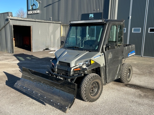 1427578-1 Elektriskt terrängfordon med plogblad, vinsch och dragkrok - Polaris Ranger EV -2021
