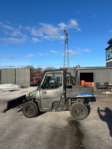 1427578-9 Elektriskt terrängfordon med plogblad, vinsch och dragkrok - Polaris Ranger EV -2021