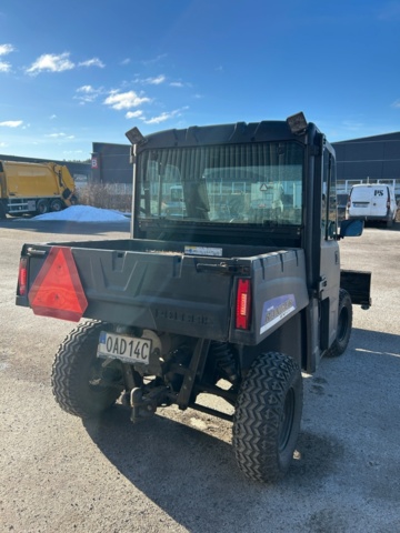 1427578-13 Elektriskt terrängfordon med plogblad, vinsch och dragkrok - Polaris Ranger EV -2021
