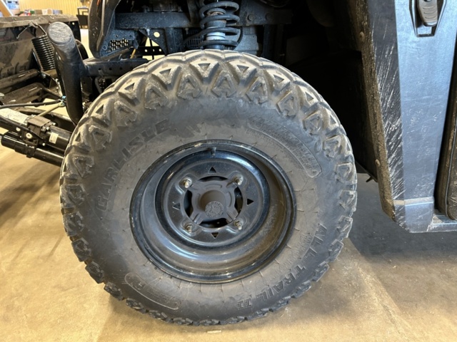 1427578-16 Elektriskt terrängfordon med plogblad, vinsch och dragkrok - Polaris Ranger EV -2021