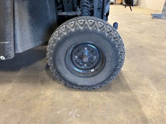 1427578-18 Elektriskt terrängfordon med plogblad, vinsch och dragkrok - Polaris Ranger EV -2021