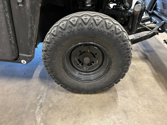 1427578-22 Elektriskt terrängfordon med plogblad, vinsch och dragkrok - Polaris Ranger EV -2021