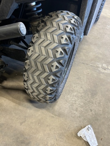 1427578-17 Elektriskt terrängfordon med plogblad, vinsch och dragkrok - Polaris Ranger EV -2021