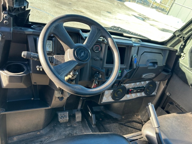 1427578-27 Elektriskt terrängfordon med plogblad, vinsch och dragkrok - Polaris Ranger EV -2021