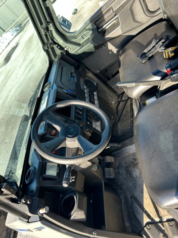 1427578-29 Elektriskt terrängfordon med plogblad, vinsch och dragkrok - Polaris Ranger EV -2021