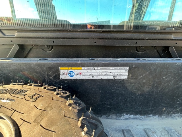 1427578-37 Elektriskt terrängfordon med plogblad, vinsch och dragkrok - Polaris Ranger EV -2021