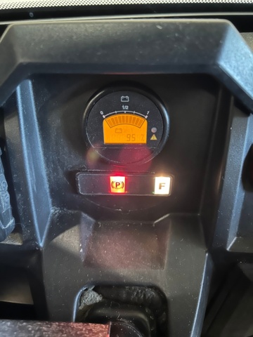 1427578-38 Elektriskt terrängfordon med plogblad, vinsch och dragkrok - Polaris Ranger EV -2021