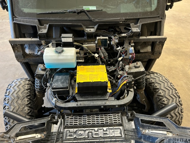 1427578-42 Elektriskt terrängfordon med plogblad, vinsch och dragkrok - Polaris Ranger EV -2021