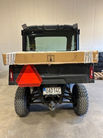 1427578-43 Elektriskt terrängfordon med plogblad, vinsch och dragkrok - Polaris Ranger EV -2021