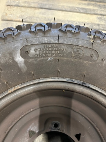 1427578-48 Elektriskt terrängfordon med plogblad, vinsch och dragkrok - Polaris Ranger EV -2021