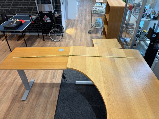 1479395-4 Office furniture - Desks, chests, etc.