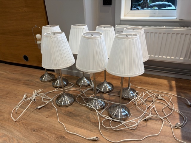 1479396-1 Collection of lamps and chairs