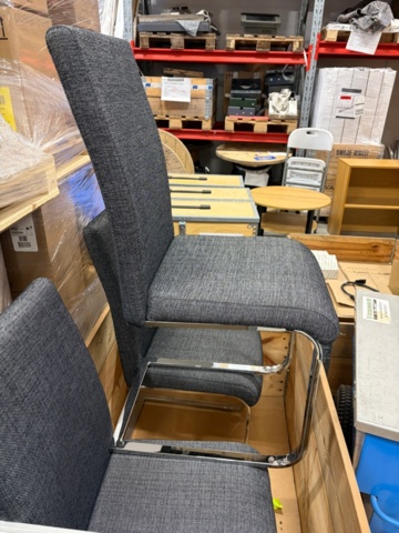 1479396-9 Collection of lamps and chairs