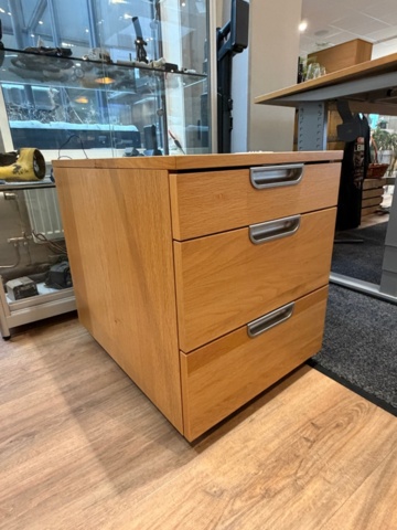 1479395-5 Office furniture - Desks, chests, etc.