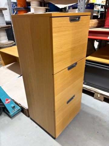 1479395-10 Office furniture - Desks, chests, etc.