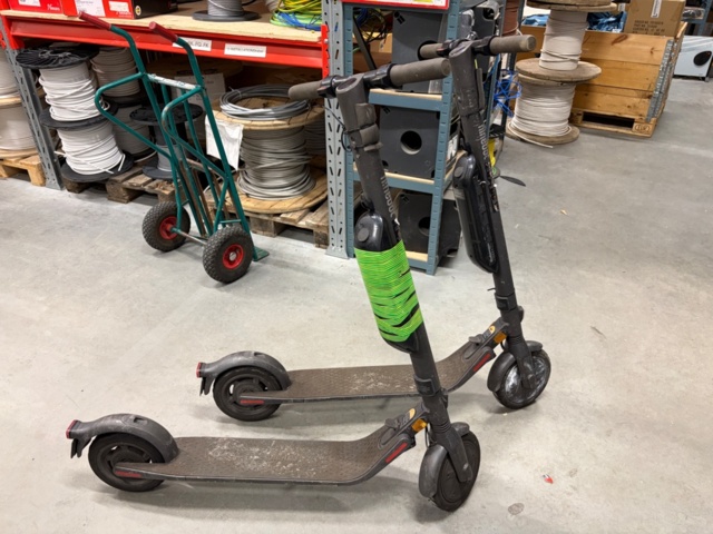 1479418-1 Electric scooters 2 pcs - Ninebot by Segway