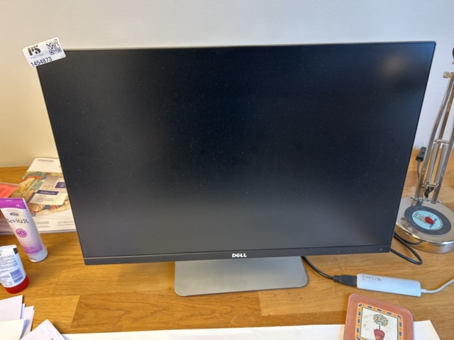 1454873-1 Computer monitors 2 pcs 24" and 27" - Dell / ASUS