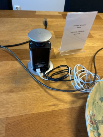 1454874-4 Conference table with 8 chairs