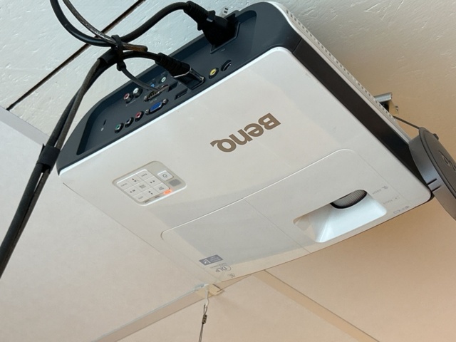 1454875-2 Projector with screen - BenQ