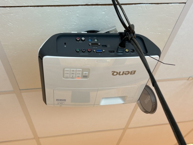 1454875-3 Projector with screen - BenQ