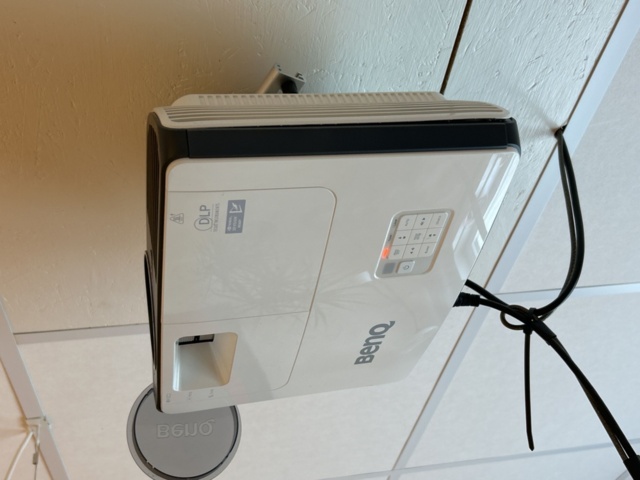 1454875-4 Projector with screen - BenQ