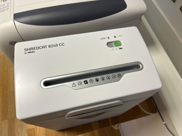 1454876-5 Office equipment - Printer, shredder and digital scale