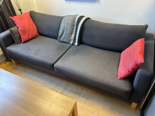 1454877-6 Lunchmöbler - bord med 4 stolar samt soffa med soffbord