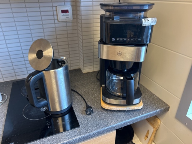 1454878-1 Coffee maker and kettle