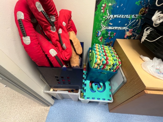 1424073-3 Collection of toys and children's items - toys, games, children's furniture and winter toys