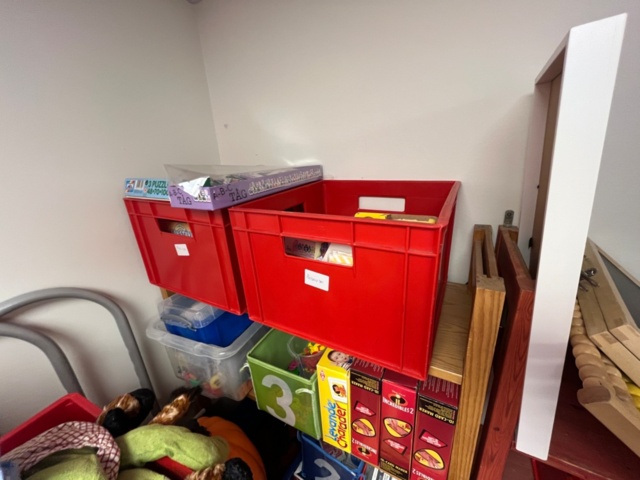 1424073-6 Collection of toys and children's items - toys, games, children's furniture and winter toys