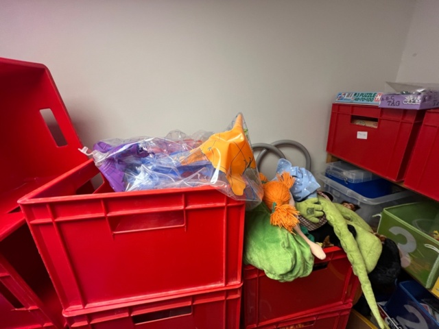 1424073-7 Collection of toys and children's items - toys, games, children's furniture and winter toys