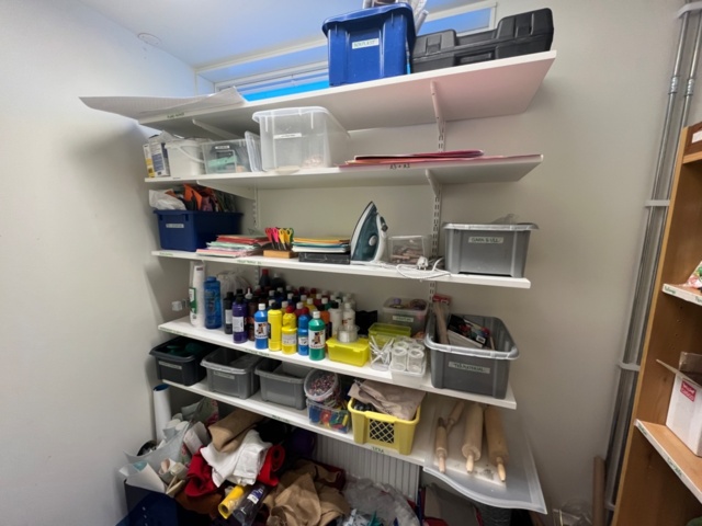 1424078-1 Storage of craft materials - paint, tools and accessories