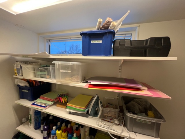 1424078-7 Storage of craft materials - paint, tools and accessories