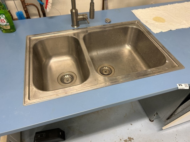 1454891-3 Workbench with sink and mixer