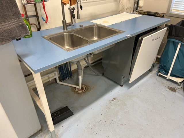 1454891-1 Workbench with sink and mixer