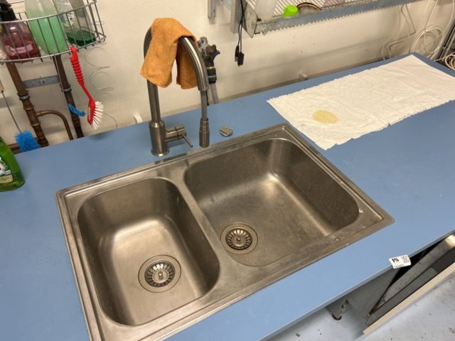 1454891-4 Workbench with sink and mixer