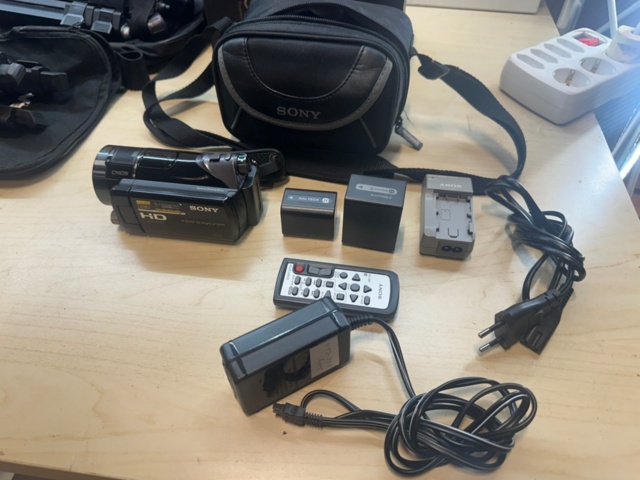 1479889-7 Digital video cameras 2pcs & various accessories